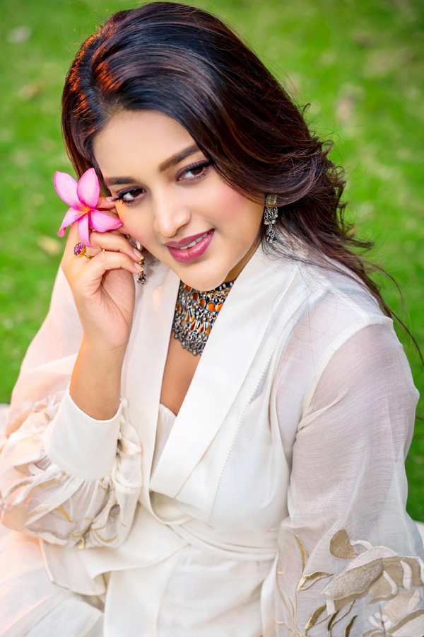Nidhhi-Agerwal-22.jpg 23