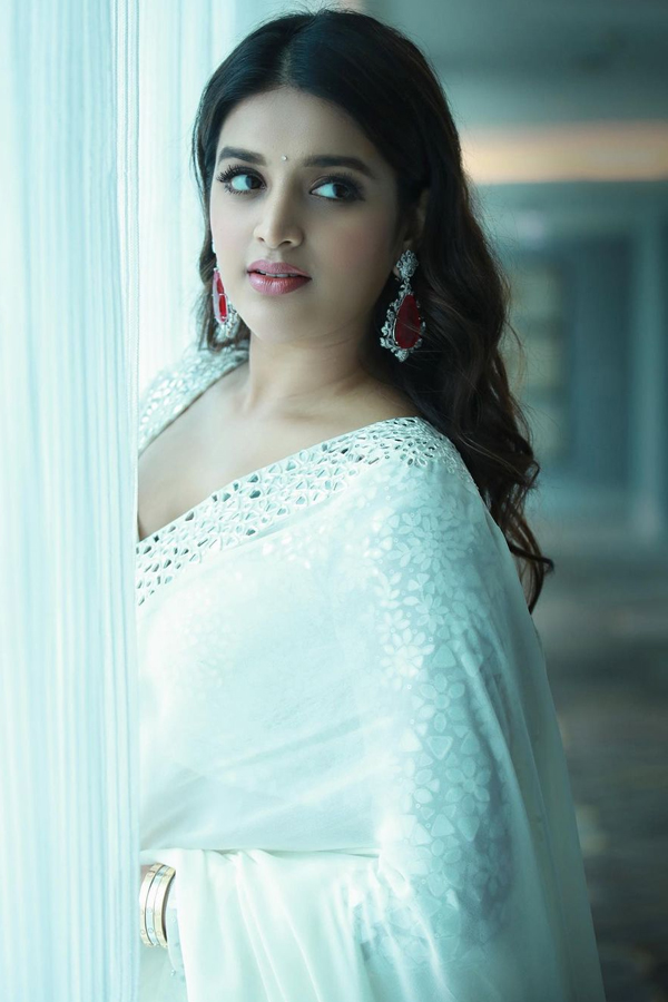 Nidhhi-Agerwal-23.jpg 24