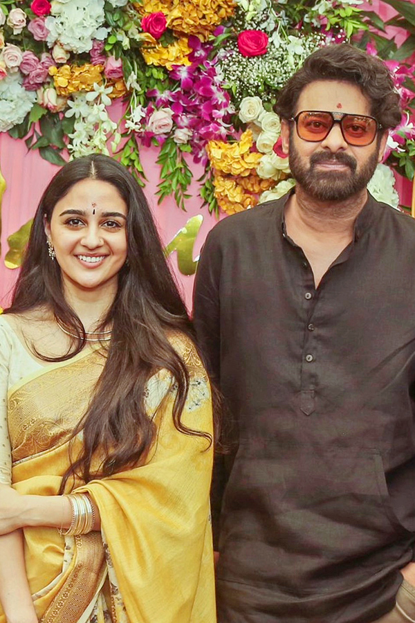 Prabhas_20And_20Hanu_20Raghavapudi_20Movie_20Opening_20Pooja_20Ceremony_20Photos_20_2811_29.jpg 11