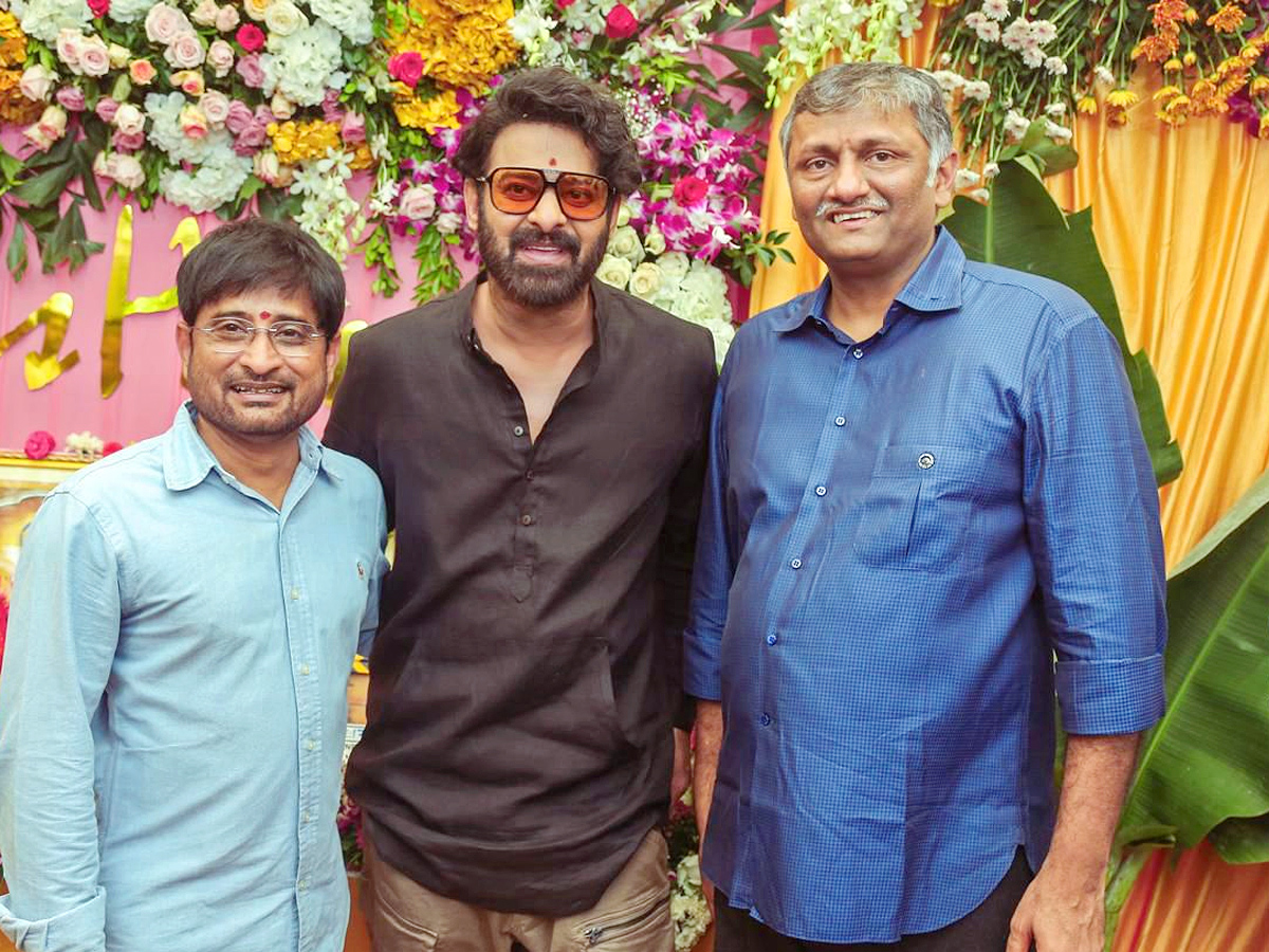 Prabhas_20And_20Hanu_20Raghavapudi_20Movie_20Opening_20Pooja_20Ceremony_20Photos_20_283_29.jpg 4