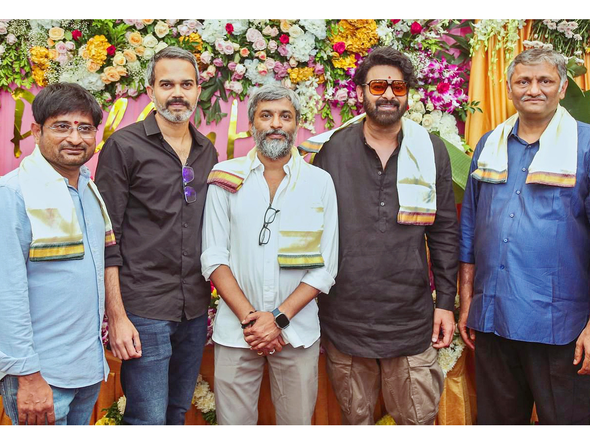 Prabhas_20And_20Hanu_20Raghavapudi_20Movie_20Opening_20Pooja_20Ceremony_20Photos_20_286_29.jpg 7