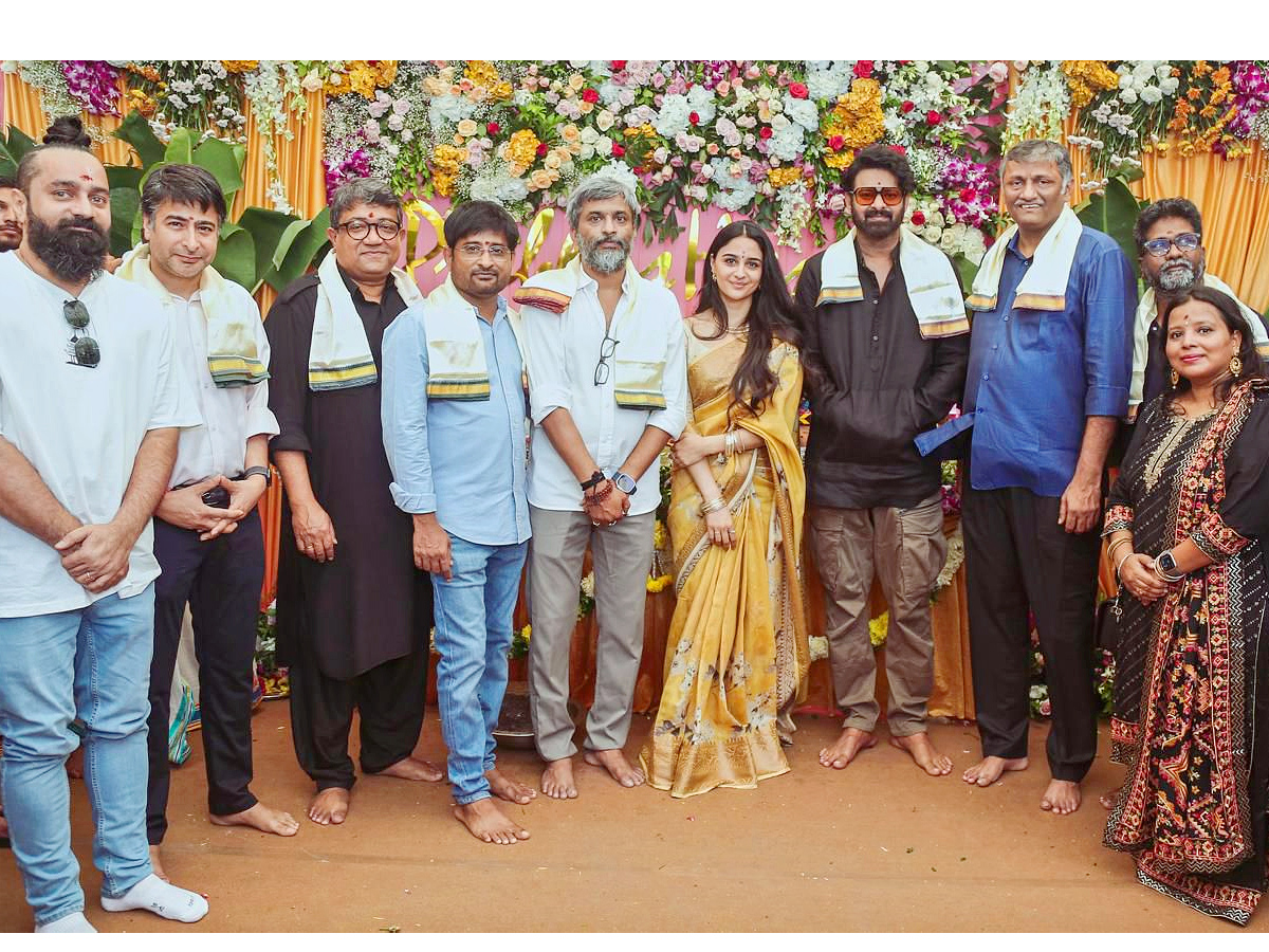 Prabhas_20And_20Hanu_20Raghavapudi_20Movie_20Opening_20Pooja_20Ceremony_20Photos_20_288_29.jpg 8