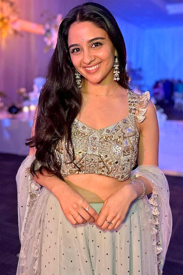 Prabhas_20Hanu_20Raghavapudi_20Film_20Iman_20Esmail_20As_20A_20Female_20Lead_2C_20Pics_20Goes_20Viral_20_2817_29.jpg 19