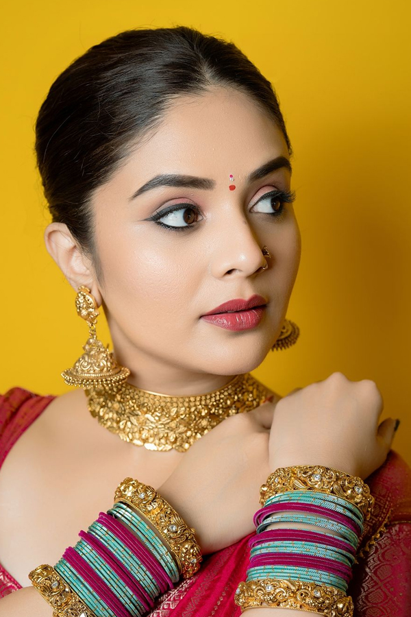 Sreemukhi-3.jpg 4