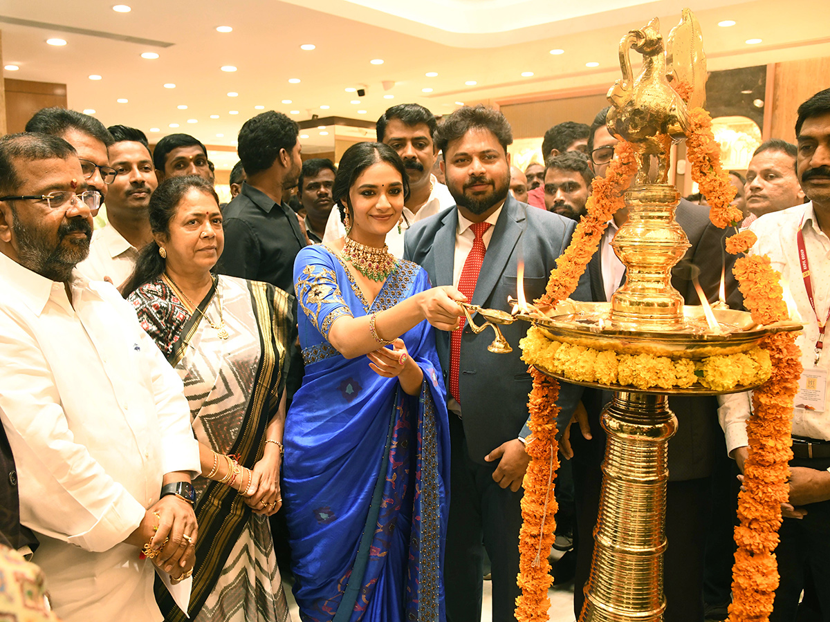Actress_20Keerthy_20Suresh_20at_20Hanamkonda_20Photos_21.jpg 21