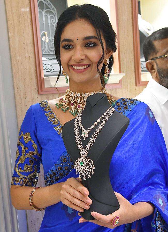 Actress_20Keerthy_20Suresh_20at_20Hanamkonda_20Photos_29.jpg 28