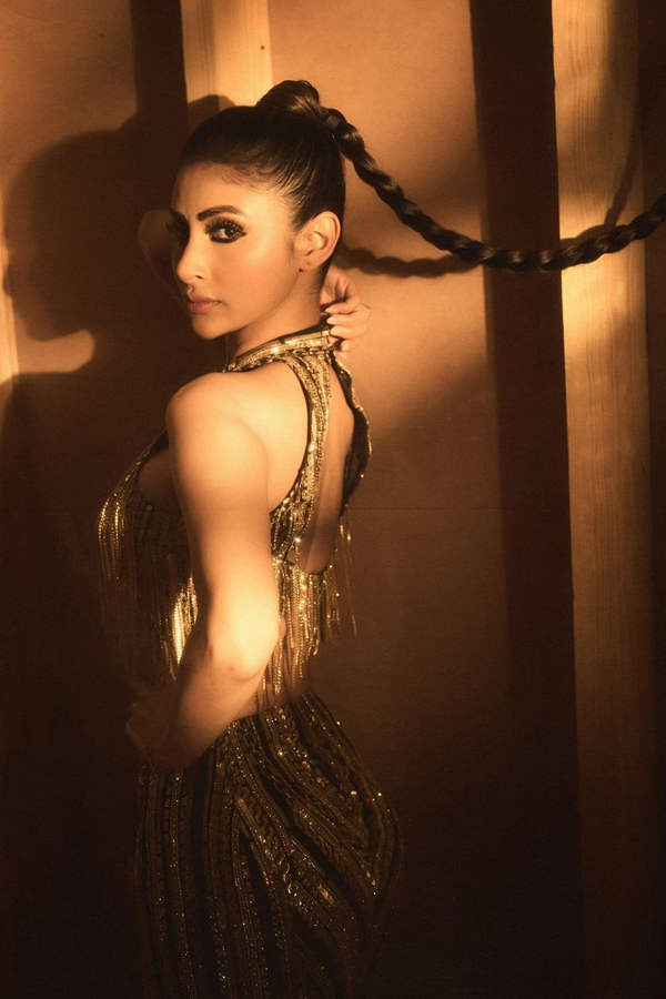 Mouni-Roy-2_0.jpg 3