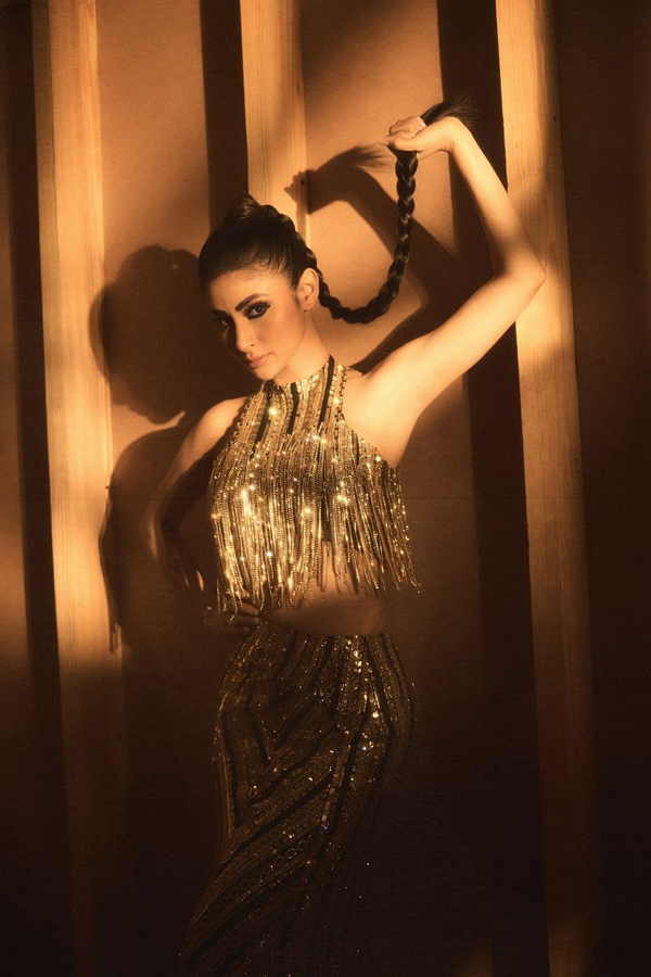 Mouni-Roy-4_0.jpg 5