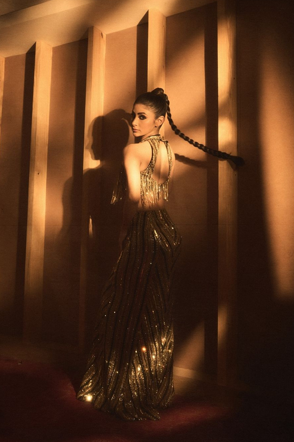 Mouni-Roy-6_0.jpg 7