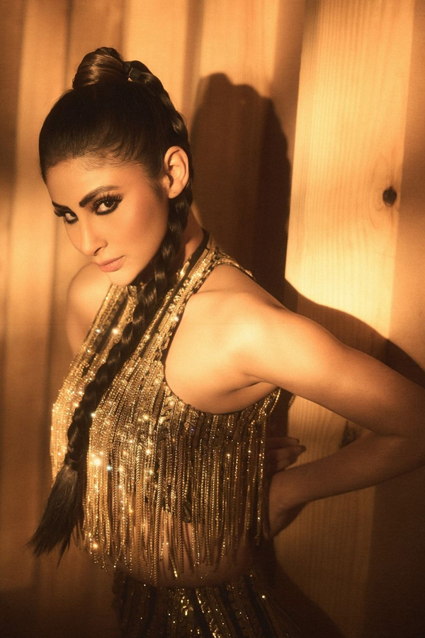 Mouni-Roy-8_0.jpg 9