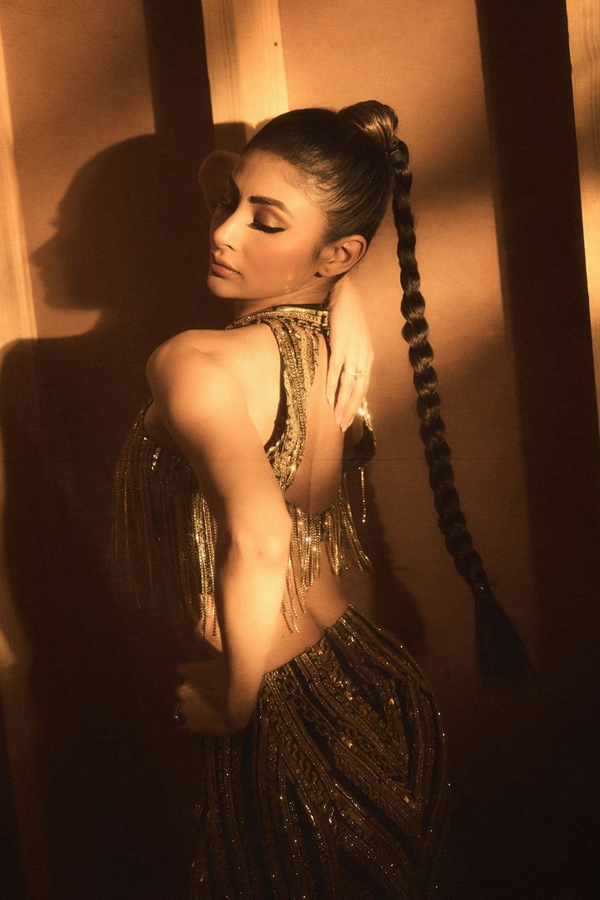 Mouni-Roy-9_0.jpg 10