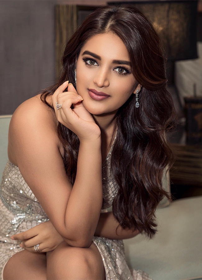 Nidhhi_20Agerwal_20Birthday_20Celebration_20On_20Sets_20of_20Prabhas_20Raja_20Saab_20_2817_29.jpg 17
