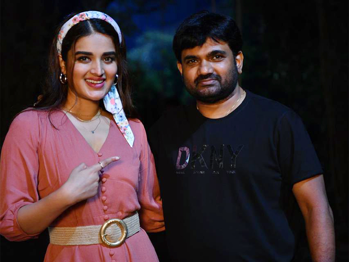 Nidhhi_20Agerwal_20Birthday_20Celebration_20On_20Sets_20of_20Prabhas_20Raja_20Saab_20_283_29.jpg 3