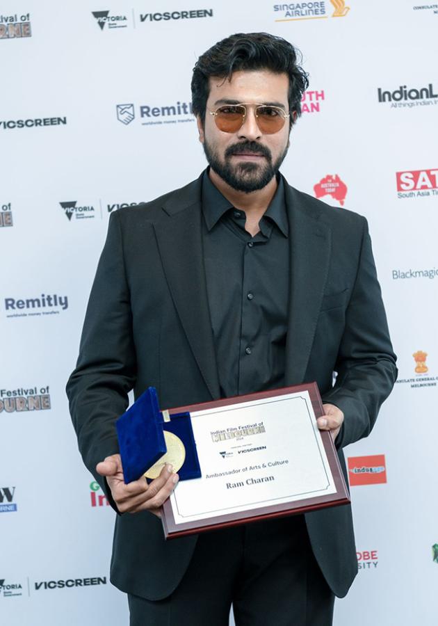 Ram_20Charan_20in_20Indian_20Film_20Festival_20of_20Melbourne_20Awards_12.jpg 11