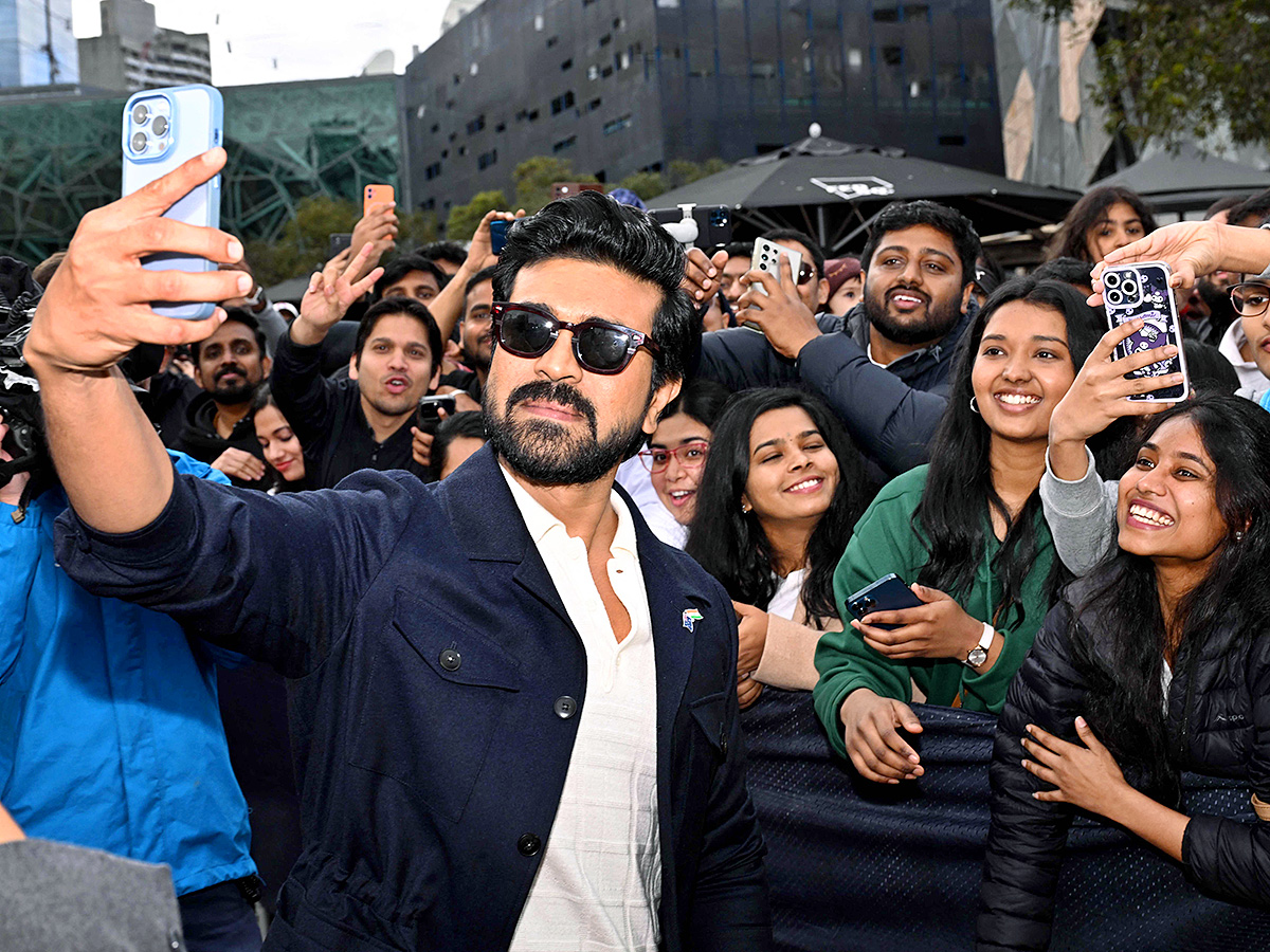 Ram_20Charan_20in_20Indian_20Film_20Festival_20of_20Melbourne_20Awards_3.jpg 3