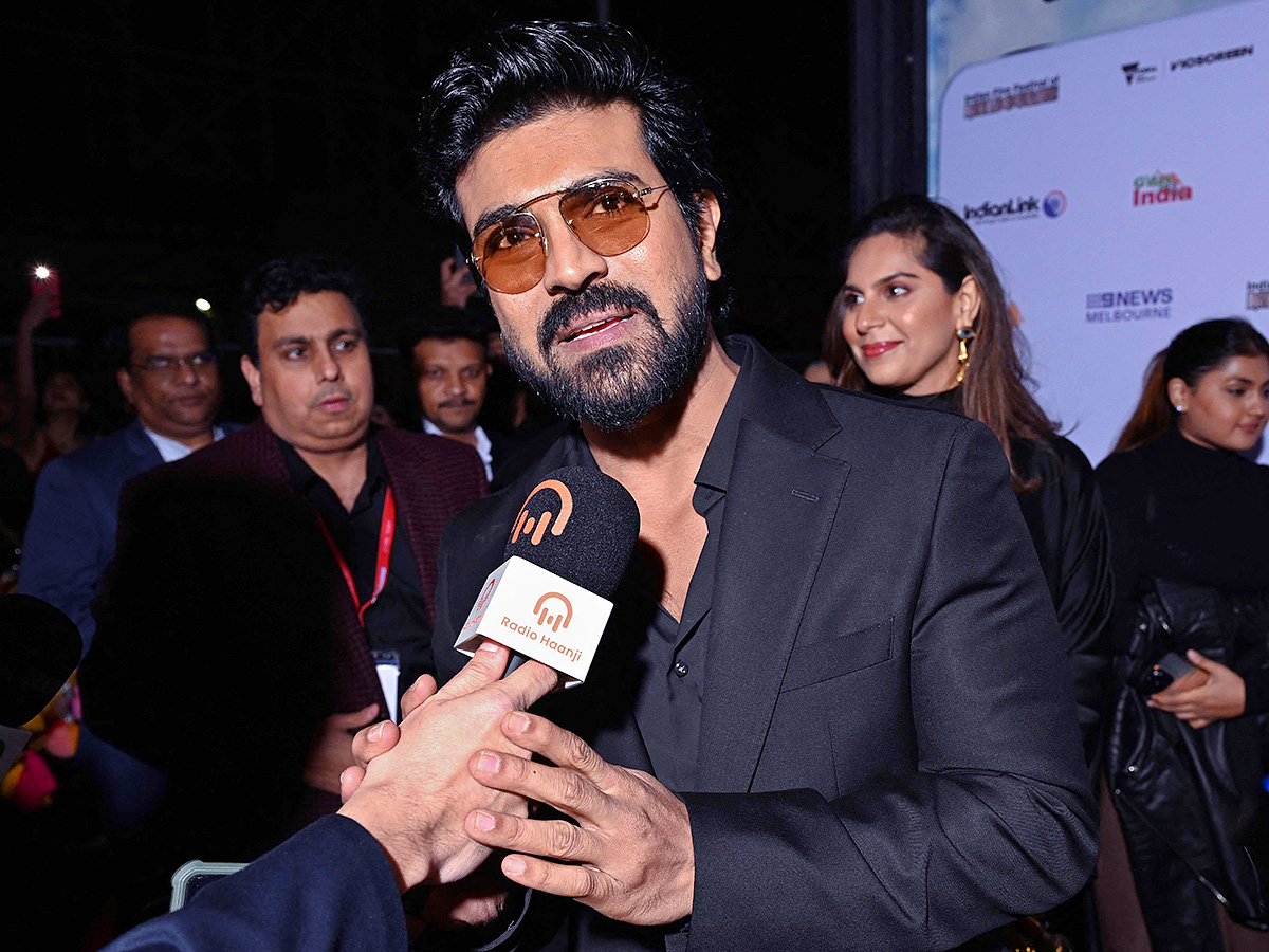 Ram_20Charan_20in_20Indian_20Film_20Festival_20of_20Melbourne_20Awards_7.jpg 7