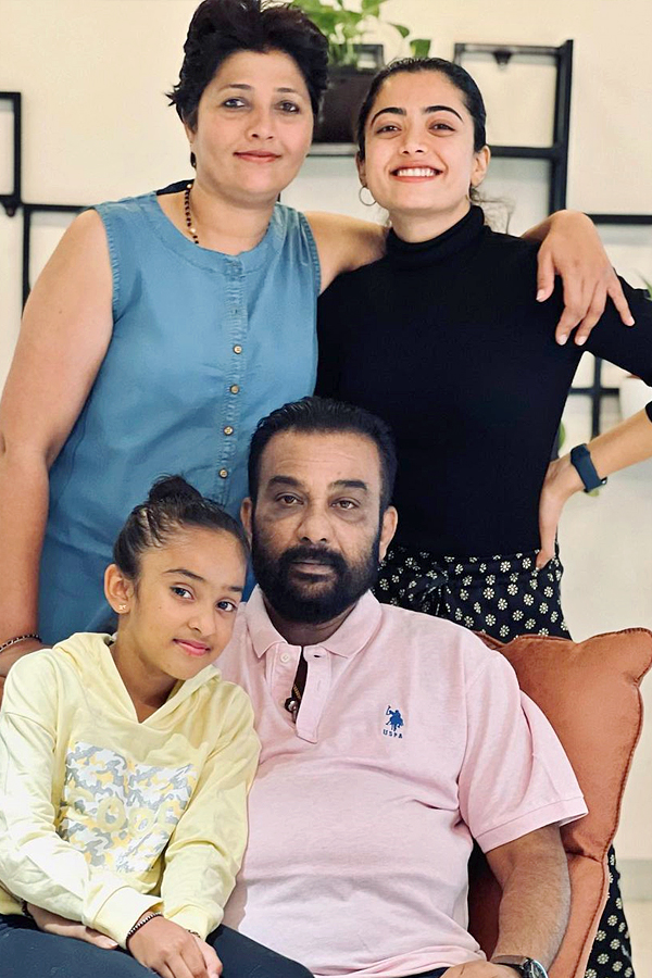 Rashmika_20Mandanna_20shares_20adorable_20moments_20with_20her_20little_20sister_20Photos_20_285_29.jpg 6