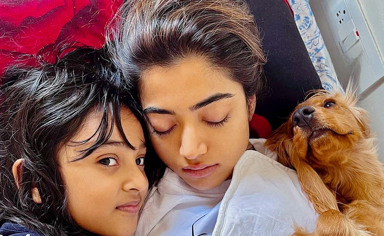 Rashmika_20Mandanna_20shares_20adorable_20moments_20with_20her_20little_20sister_20Photos_20_286_29.jpg 7