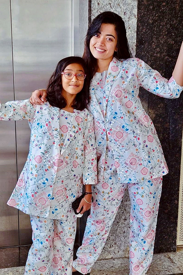 Rashmika_20Mandanna_20shares_20adorable_20moments_20with_20her_20little_20sister_20Photos_20_287_29.jpg 8