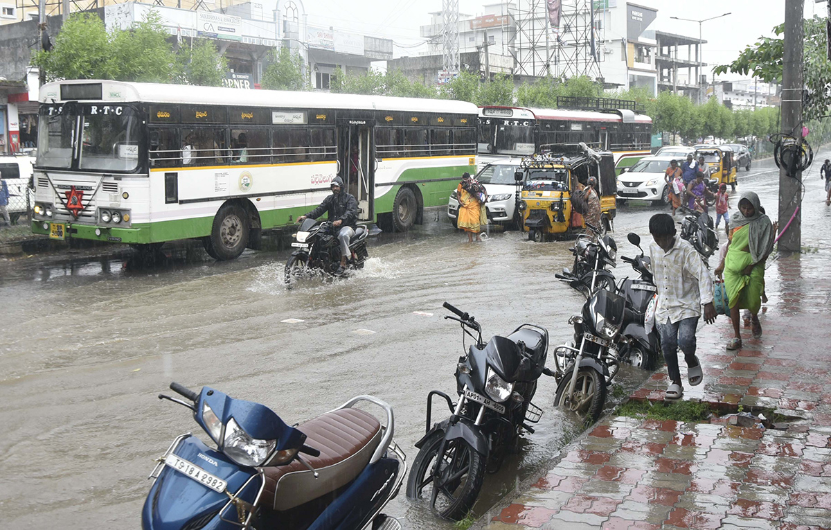 heavy_20rains_20in_20telangana_202024_20photos_23.jpg 23