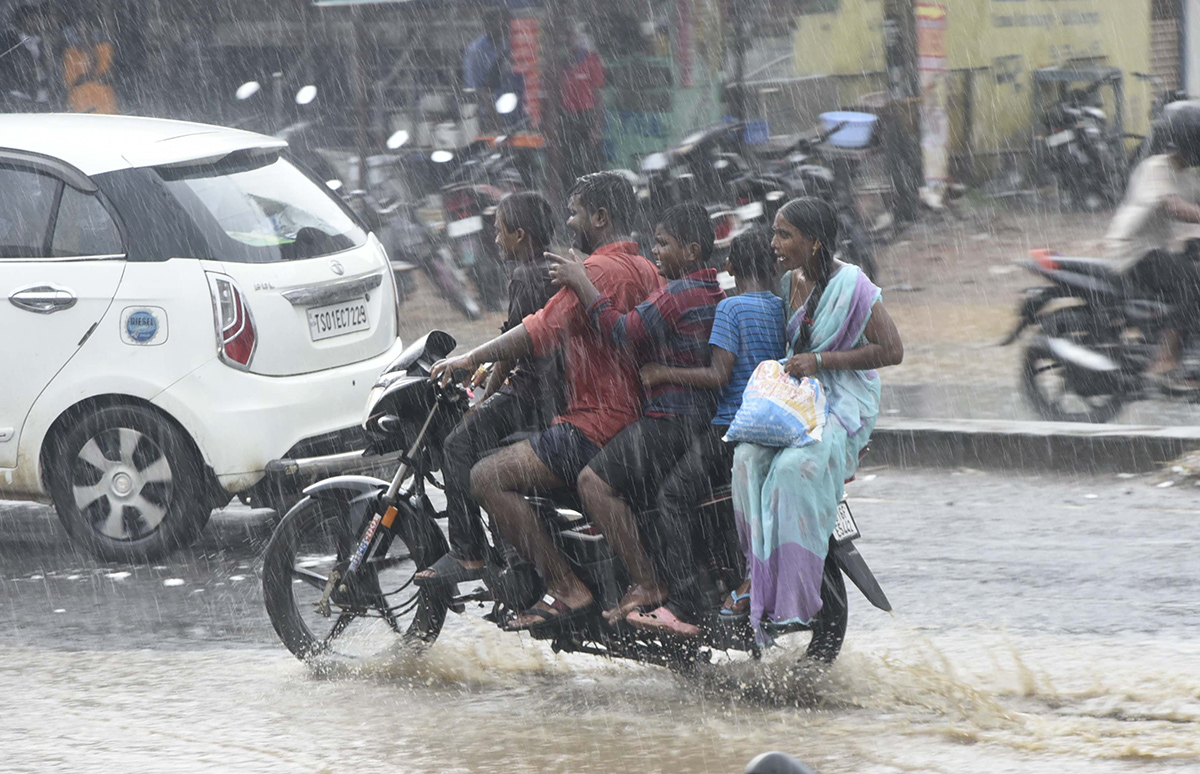 heavy_20rains_20in_20telangana_202024_20photos_24.jpg 24