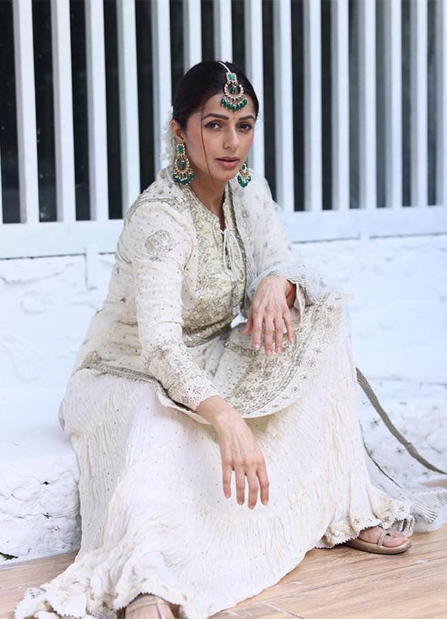 Actress_20Bhumika_20Chawla_20photos__20_2811_29.jpg 11