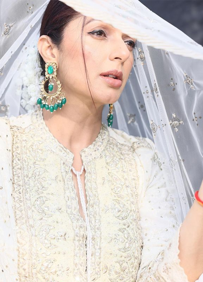 Actress_20Bhumika_20Chawla_20photos__20_2813_29.jpg 13