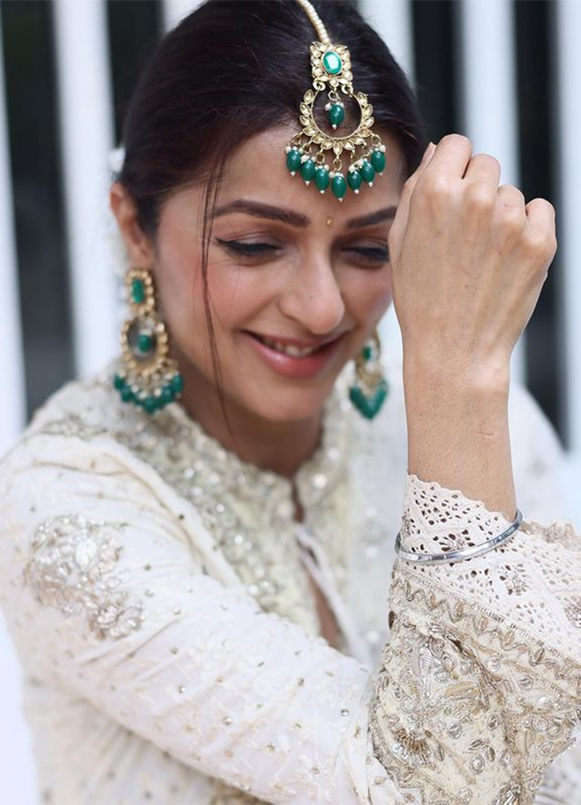 Actress_20Bhumika_20Chawla_20photos__20_2815_29.jpg 15