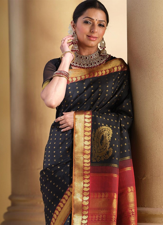 Actress_20Bhumika_20Chawla_20photos__20_284_29.jpg 4