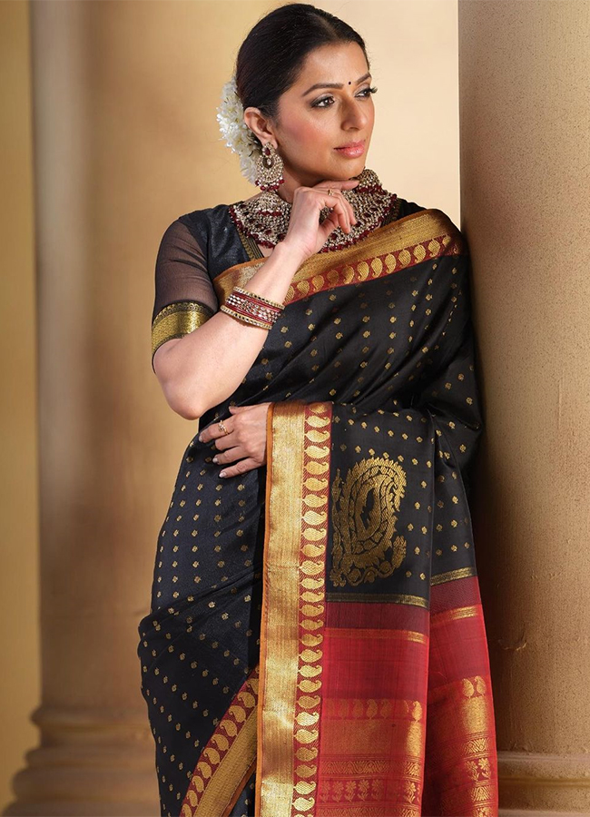 Actress_20Bhumika_20Chawla_20photos__20_285_29.jpg 5