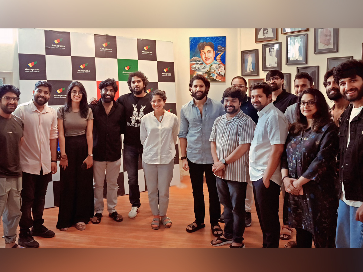 Allu-Arjun-Aay-Team-9.jpg 9
