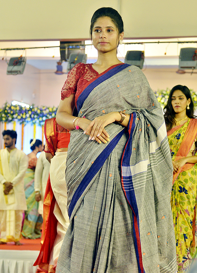 Vijayawada_20Handicraft_20fashion_20Show_20photos__20_2810_29.jpg 10