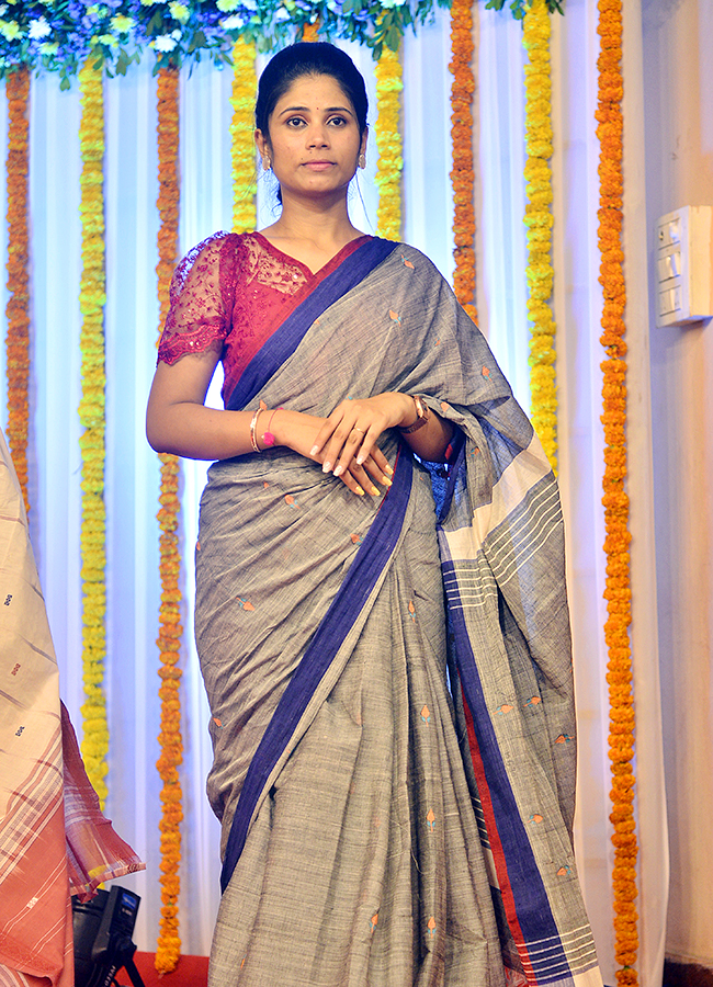 Vijayawada_20Handicraft_20fashion_20Show_20photos__20_2817_29.jpg 17