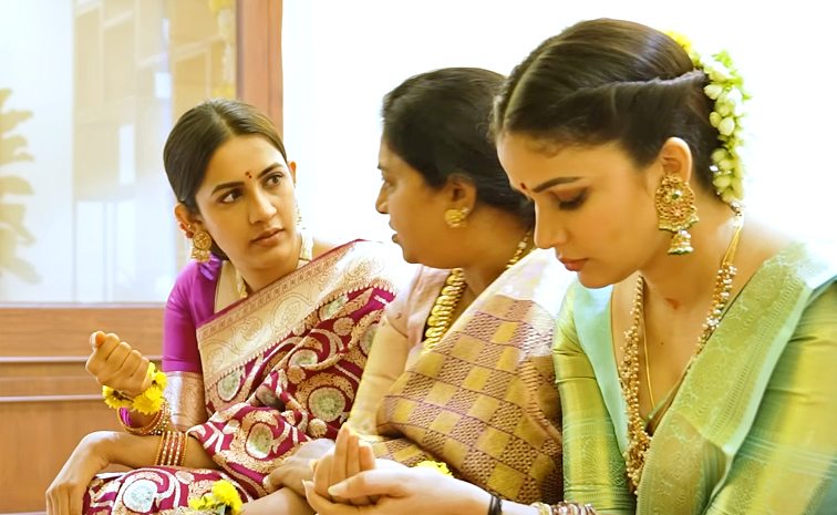 Mega_20Family_20Varalaxmi_20Vratham_20Photos_20Goes_20Viral_20in_20Social_20Media_20_20_285_29.jpg 5