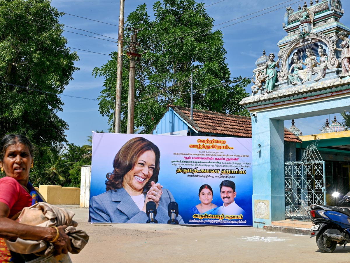 Kamala_With_Mother_Village.jpg 5