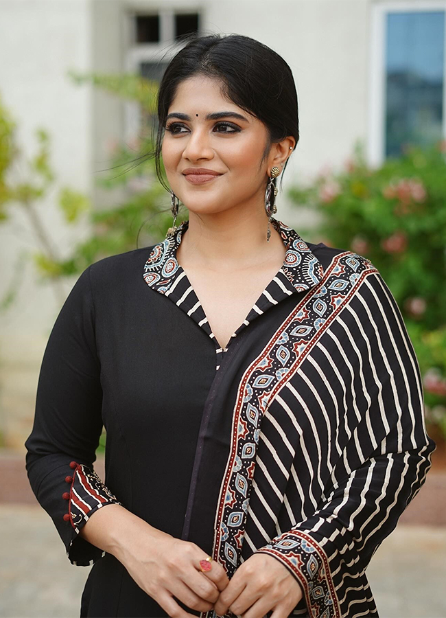 Megha_20Akash_20gets_20engaged_20after_206_20years_20of_20love_20photos_8.jpg 8