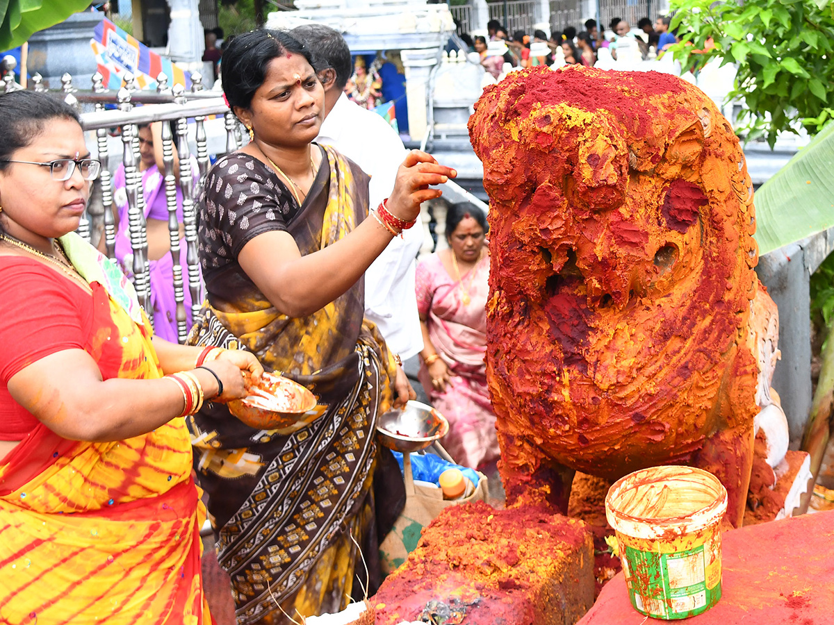 Varalakshmi_20Vratam_20performed_20atop_20Indrakeeladri_20Vijayawada_20.jpg 20