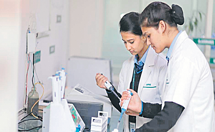 PARAMEDICAL-EMPLOYEE.jpg