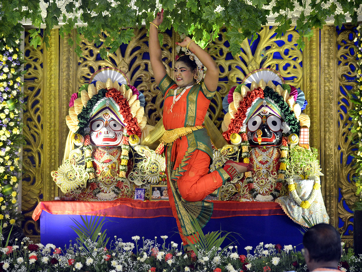 sri_20krishna_20janmashtami_20celebrations_20in_20telugu_20states_14.jpg 14
