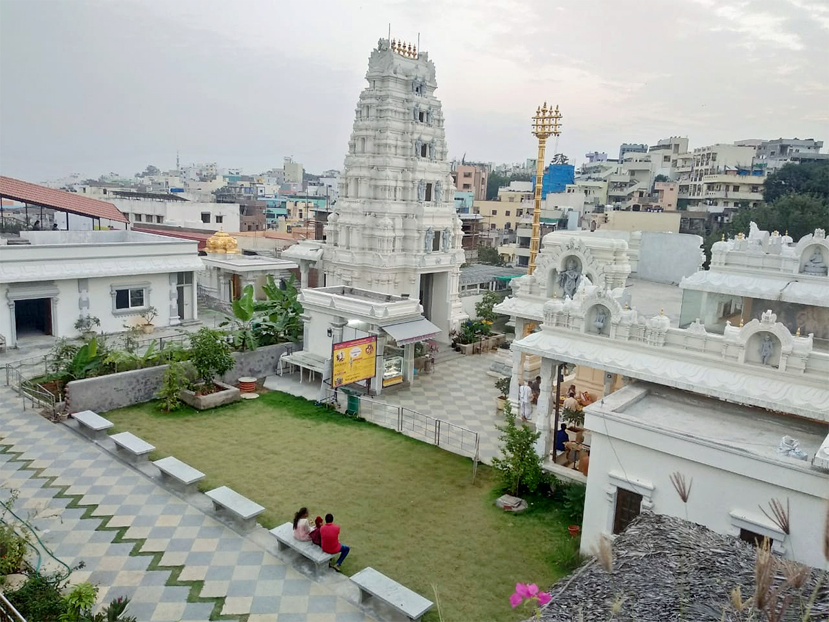 Hare_20Krishna_20Golden_20Temple_20at_20Banjara_20Hills_20Photos_2.jpg 2
