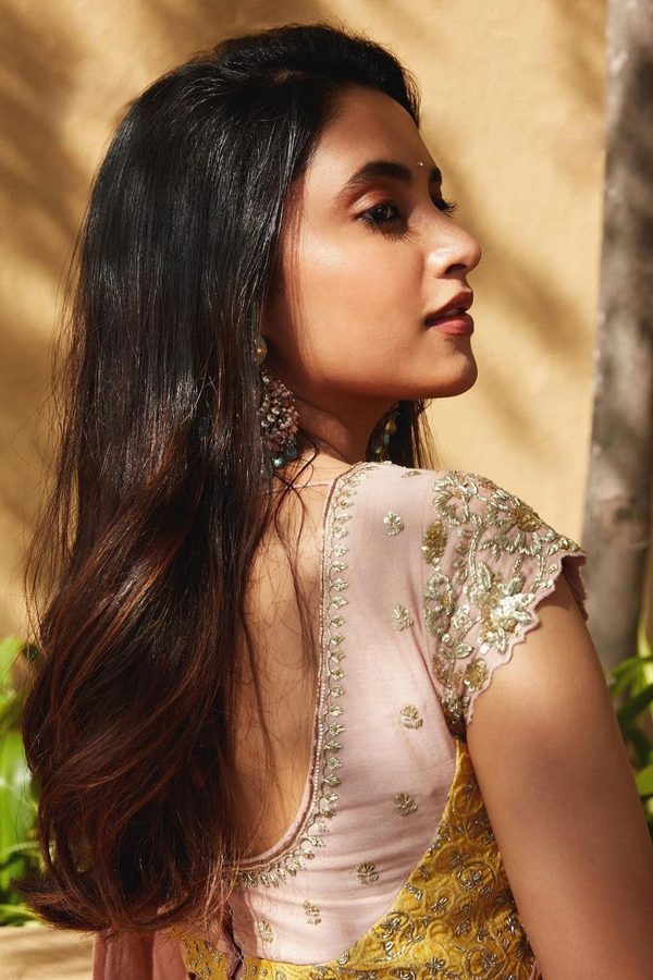 Priyanka-Arul-Mohan-10.jpg 11