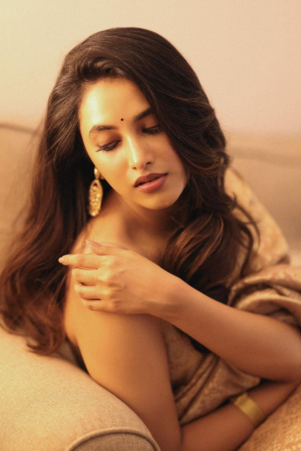 Priyanka-Arul-Mohan-4.jpg 5