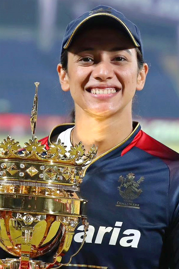 Smriti_20Mandhana_20joins_20WBBL_20champions_20Adelaide_20Strikers_20Photos_20_282_29.jpg 3