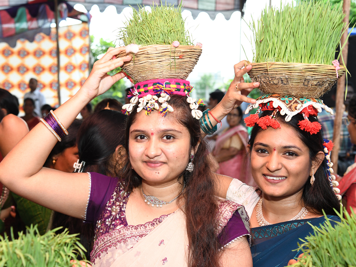Teej_20Festival_20in_20Adilabad_20District_3.jpg 3