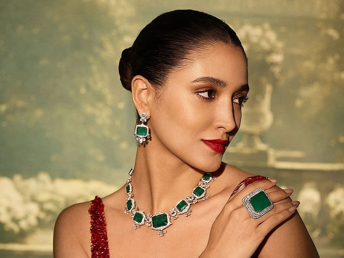 Manish-Malhotra-Jewellery-11.jpg 12
