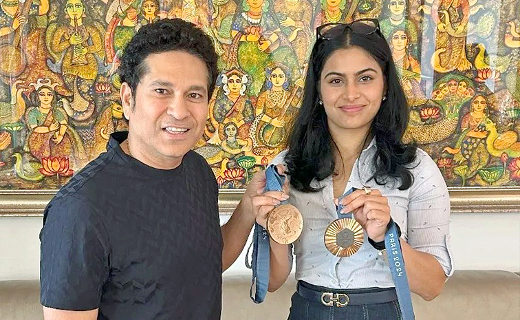 Manu_20Bhaker_20meets_20cricket_20god_20Sachin_20Tendulkar_20Photos_20_2812_29.jpg 2