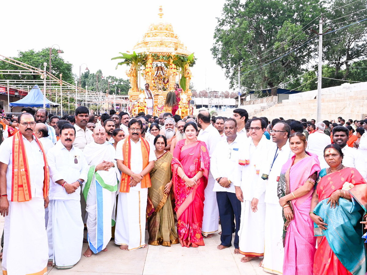 Swarna_20Rathotsavam_20For_20Sri_20Bhramaramba_20Mallikarjuna_20In_20Srisailam_10.jpg 10