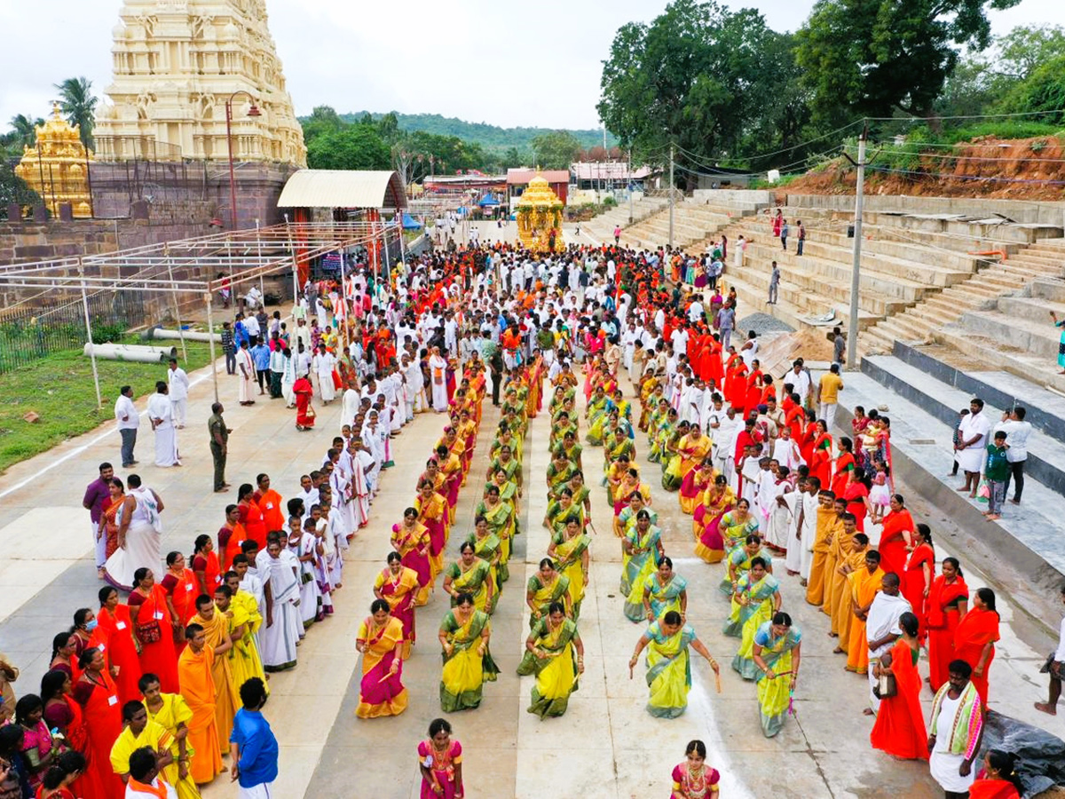 Swarna_20Rathotsavam_20For_20Sri_20Bhramaramba_20Mallikarjuna_20In_20Srisailam_2.jpg 2