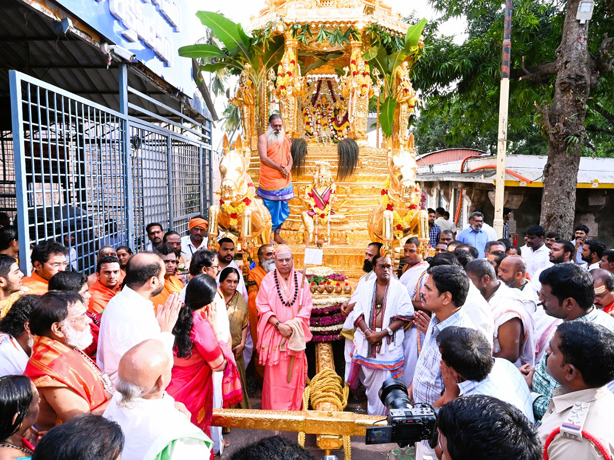 Swarna_20Rathotsavam_20For_20Sri_20Bhramaramba_20Mallikarjuna_20In_20Srisailam_9.jpg 9
