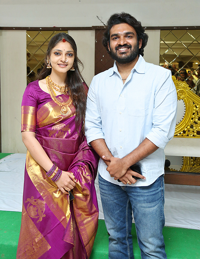 Kiran_20Abbavaram_20and_20Rahasya_20Gorak_20First_20Appearance_20Photos_9.jpg 7